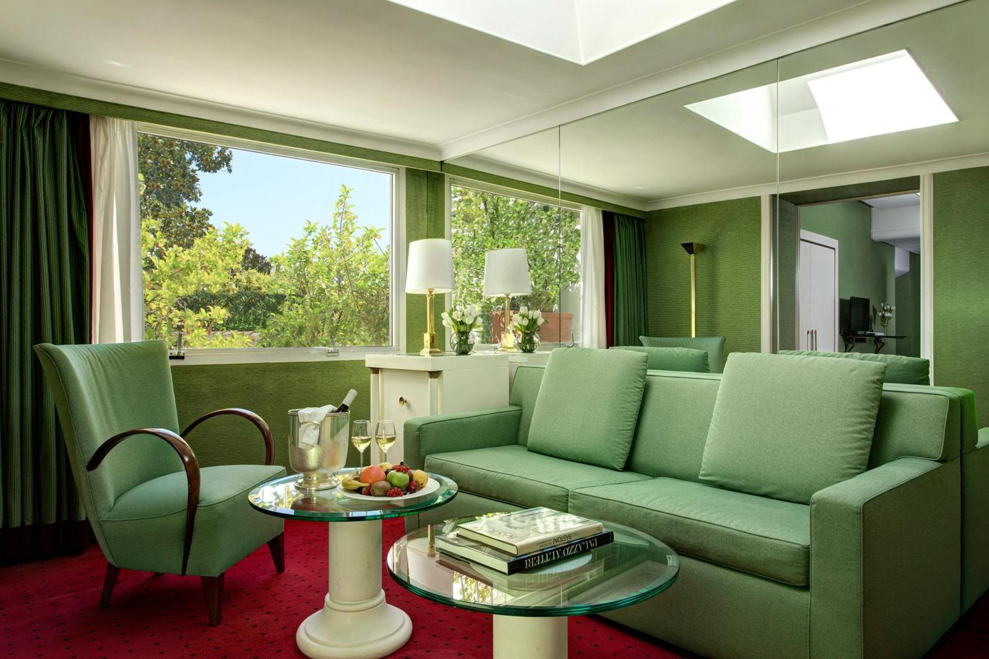 Lord Byron - Small Luxury Of The World Roma