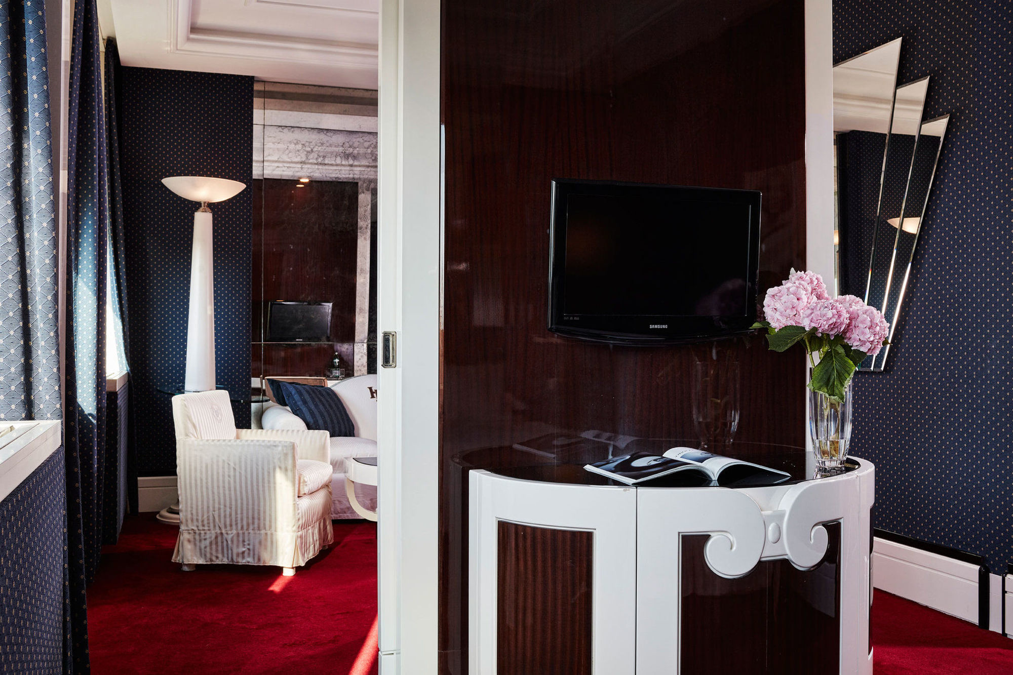 Lord Byron - Small Luxury Of The World Roma