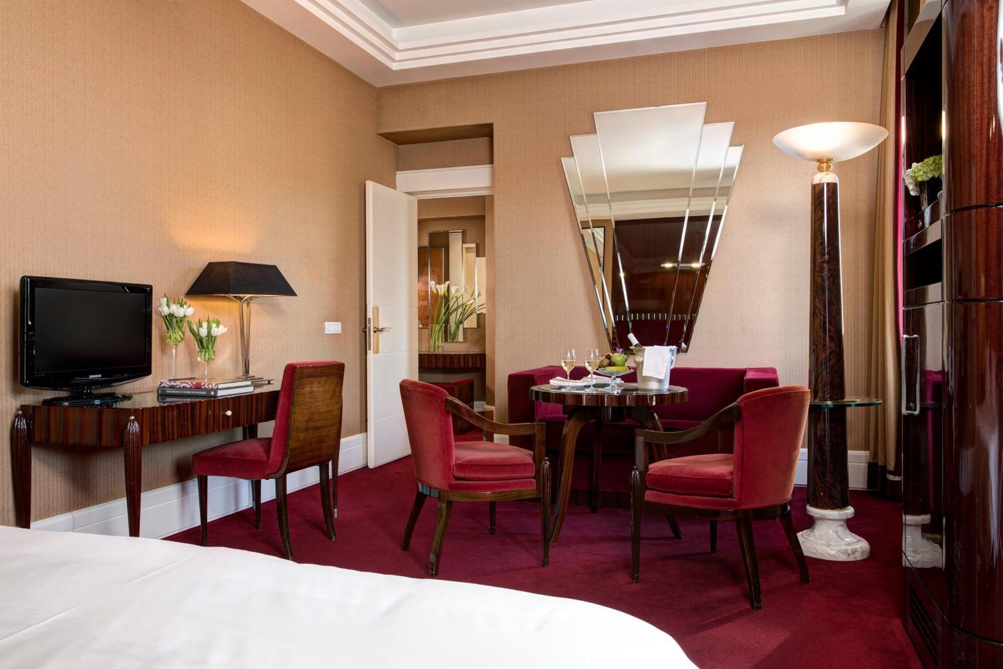 Lord Byron - Small Luxury Of The World Rome
