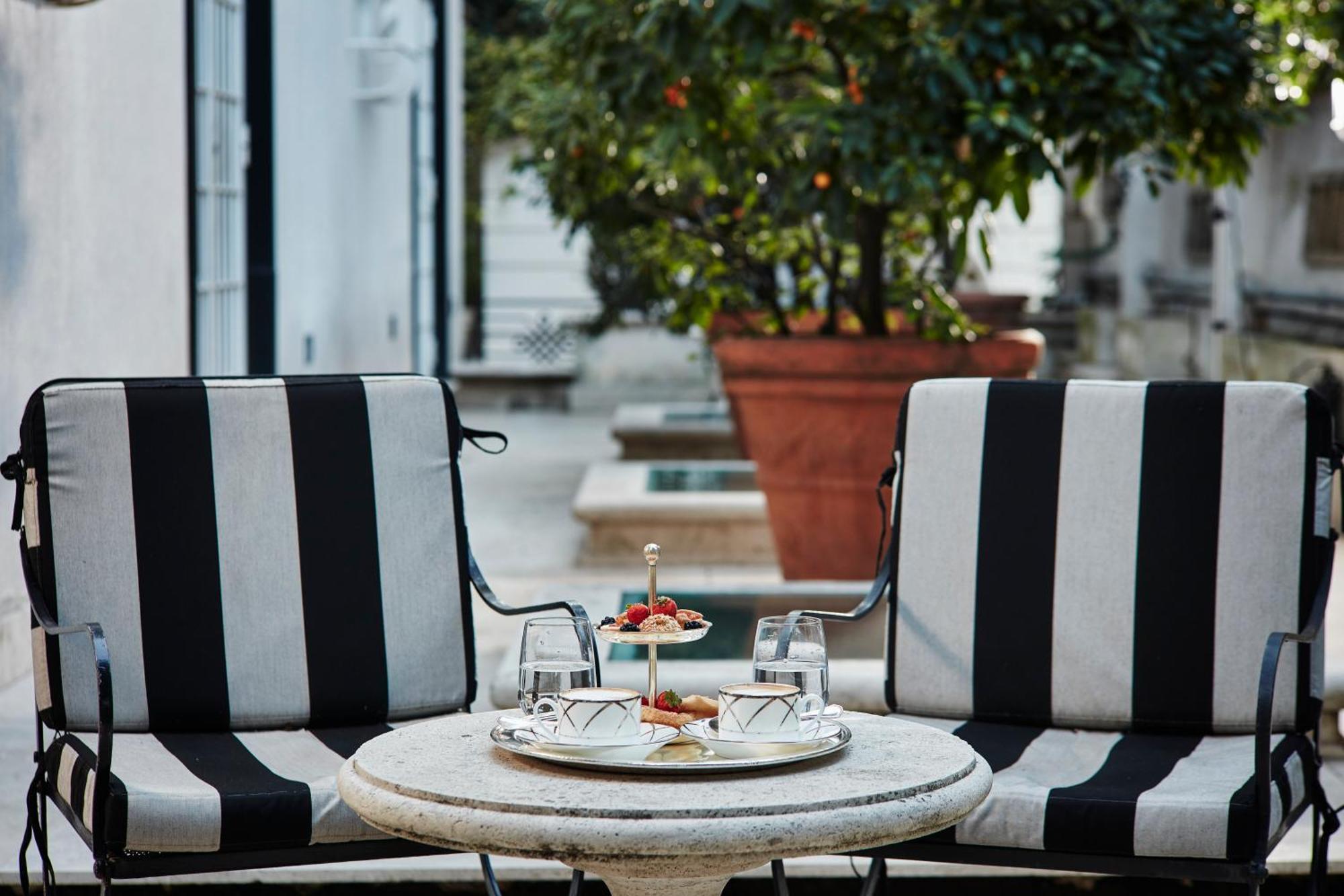 Lord Byron - Small Luxury Of The World 5*